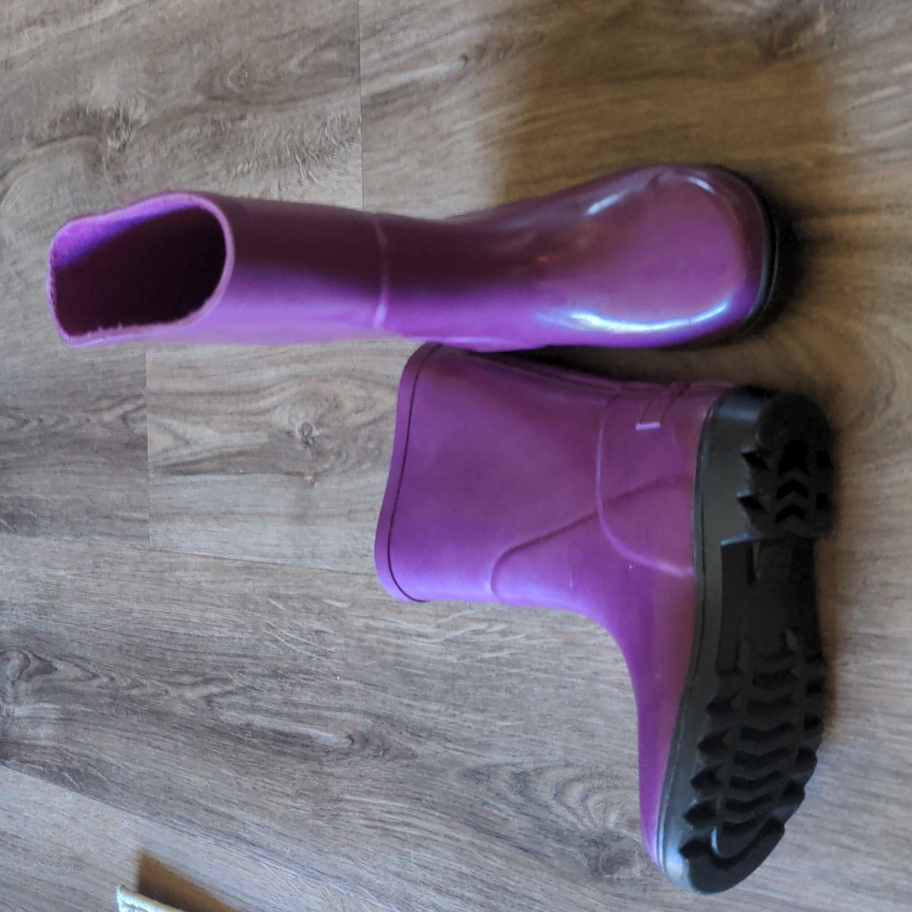 Columbia size 11 purple rain boots